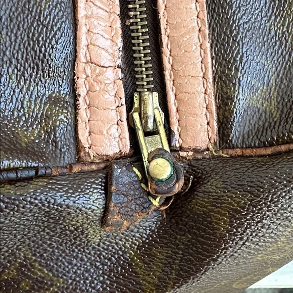 Louis Vuitton Monogram Sac Souple custom
No visible date code
14” x 10” x 7 - Picture 10 of 15